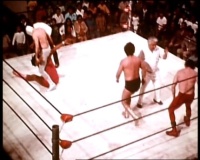 El Santo bojuje proti vlkodlačím ženám