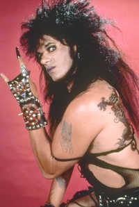 Koledu, nebo něco provedu